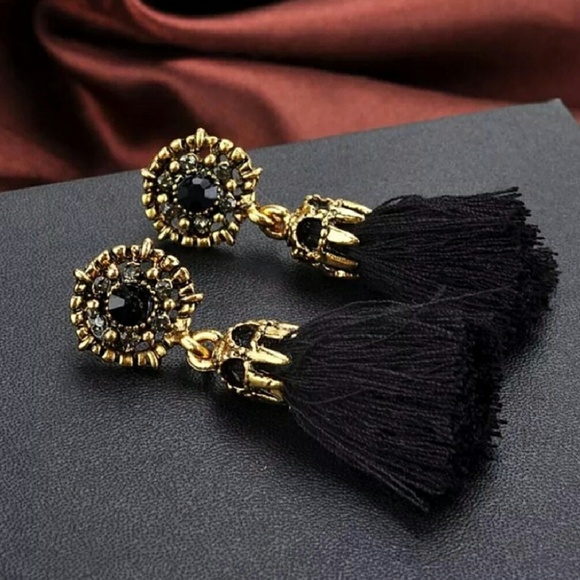 Jewelry - Tassel earrings